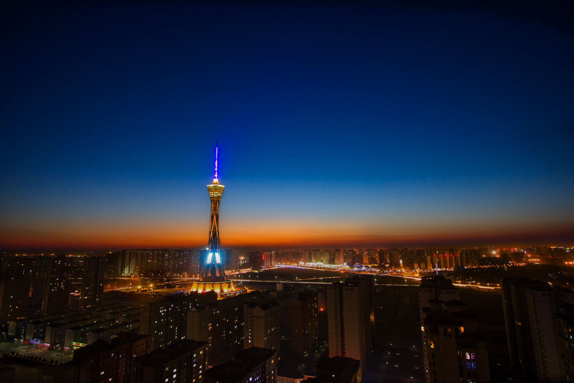 东道主以惊人快速度击败欧洲国家联赛对手，东道主是不是直接进决赛