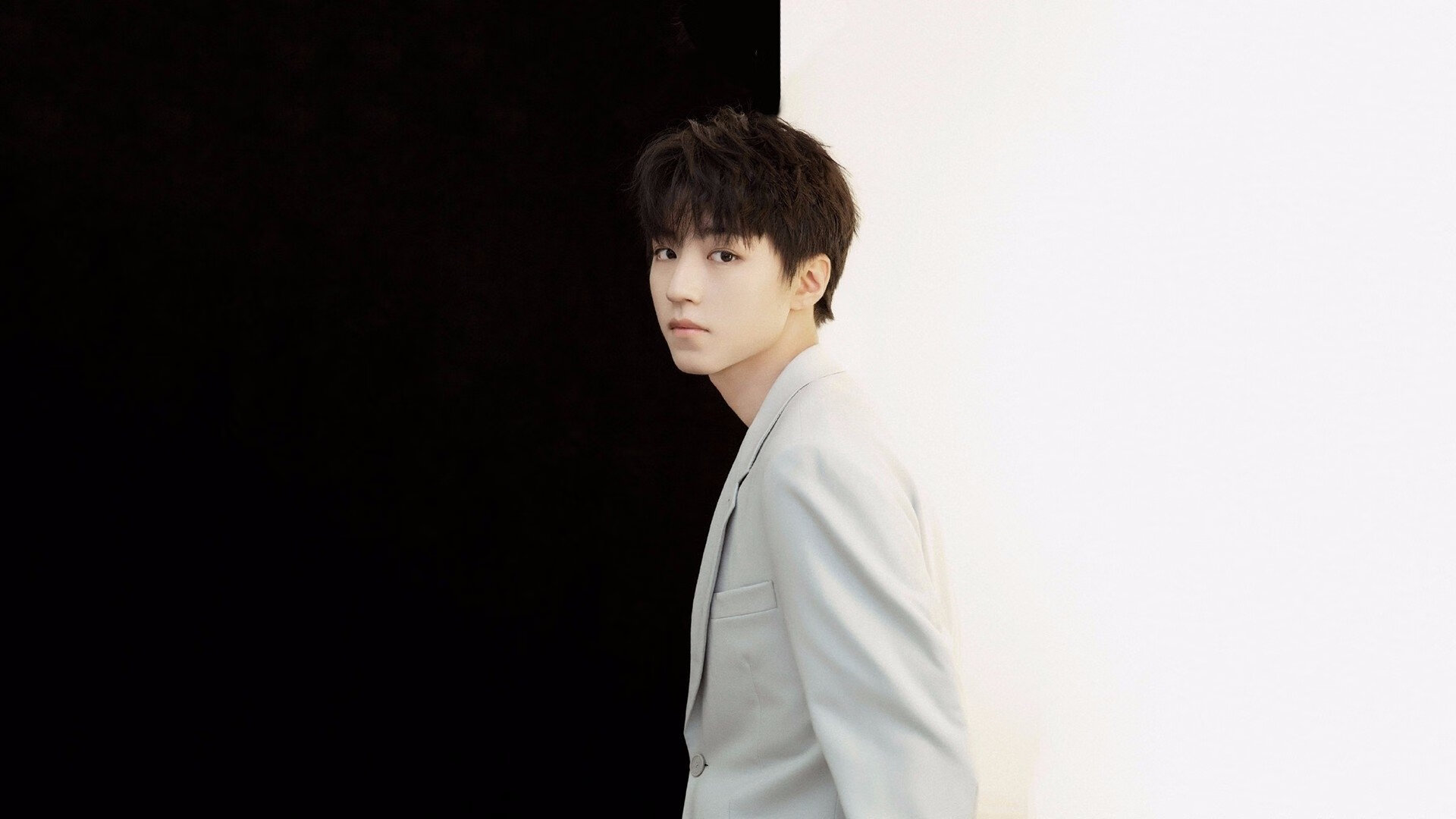 开云官方-格林伍德在比赛中的卓越防守与反击速度，助袋鼠队击败对手，格林伍德什么水平